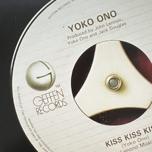 SINGLE WISHES #45. KISS KISS KISS YOKO ONO. 2003.