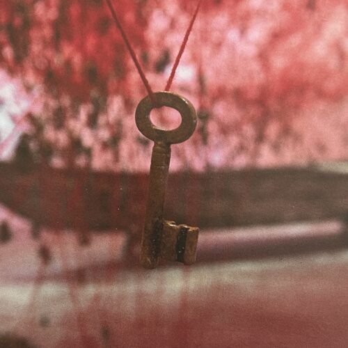 THE KEY IN THE HAND. 2015.